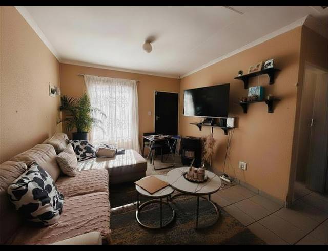 2 BEDROOM HOUSE FOR SALE IN SAVANNA CITY